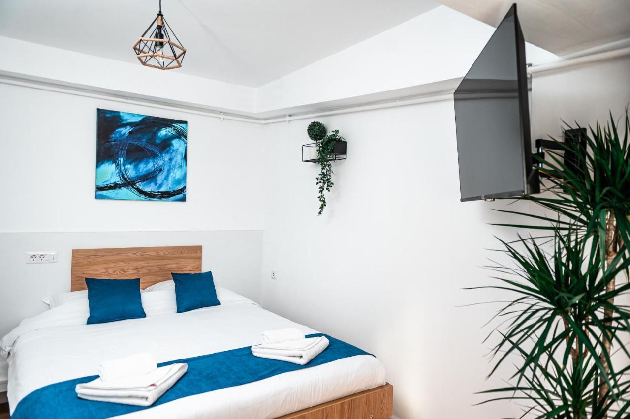 Puzzle Apartaments&Studios Craiova Exteriör bild